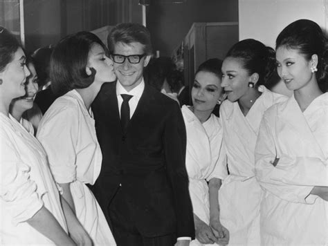 yves saint laurent et sa femme|yves saint laurent pose.